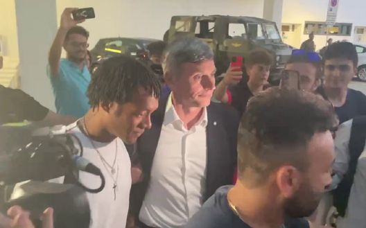 FCIN1908 / Inter, Cuadrado è atterrato a Milano: domani visite mediche e firma- immagine 2