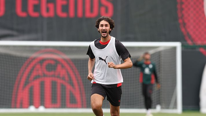 CAIRATE, ITALY - JULY 19: Yacine Adli of Milan Futuro in action during at AC Milan training session at Milanello sports center at Milanello on July 19, 2025 in Cairate, Italy. (Photo by Claudio Villa/AC Milan via Getty Images)  mercato Milan
