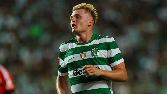 FARO, PORTUGAL - JULY 31: Conrad Harder of Sporting CP during the Portuguese Super Cup match between Sporting CP and SL Benfica at Estadio Algarve on July 31, 2025 in Faro, Portugal. (Photo by Gualter Fatia/Getty Images) Milan, e se arrivassero due attaccanti? Il punto di Matteo Moretto su Harder - immagine 1