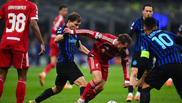 MILAN, ITALY - DECEMBER 09: Nicolo Barella of FC Internazionale, in action, is challenged during the UEFA Champions League 2025/26 League Phase MD6 match between FC Internazionale Milano and Liverpool FC at Stadio San Siro on December 09, 2025 in Milan, Italy. (Photo by Mattia Ozbot - Inter/Inter via Getty Images) Inter