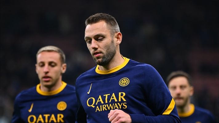 BREAKING – Inter, stop nel riscaldamento per De Vrij: gioca Acerbi dall’inizio al suo posto - immagine 1