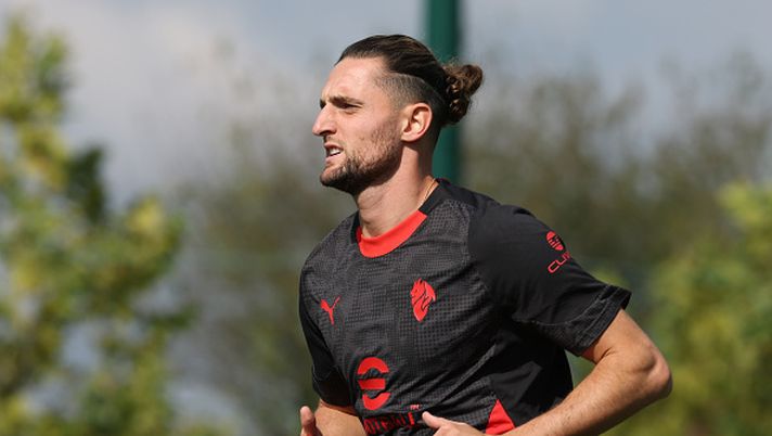 CAIRATE, ITALY - OCTOBER 01: Adrien Rabiot of AC Milan in action during AC Milan training session at Milanello on October 01, 2025 in Cairate, Italy. (Photo by Claudio Villa/AC Milan via Getty Images) La accendiamo: Rabiot a novembre non andrà con la Nazionale francese