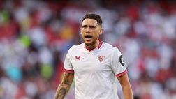 Bufera in Spagna, tifoso molesta Ocampos in Rayo Vallecano-Siviglia: l’episodio