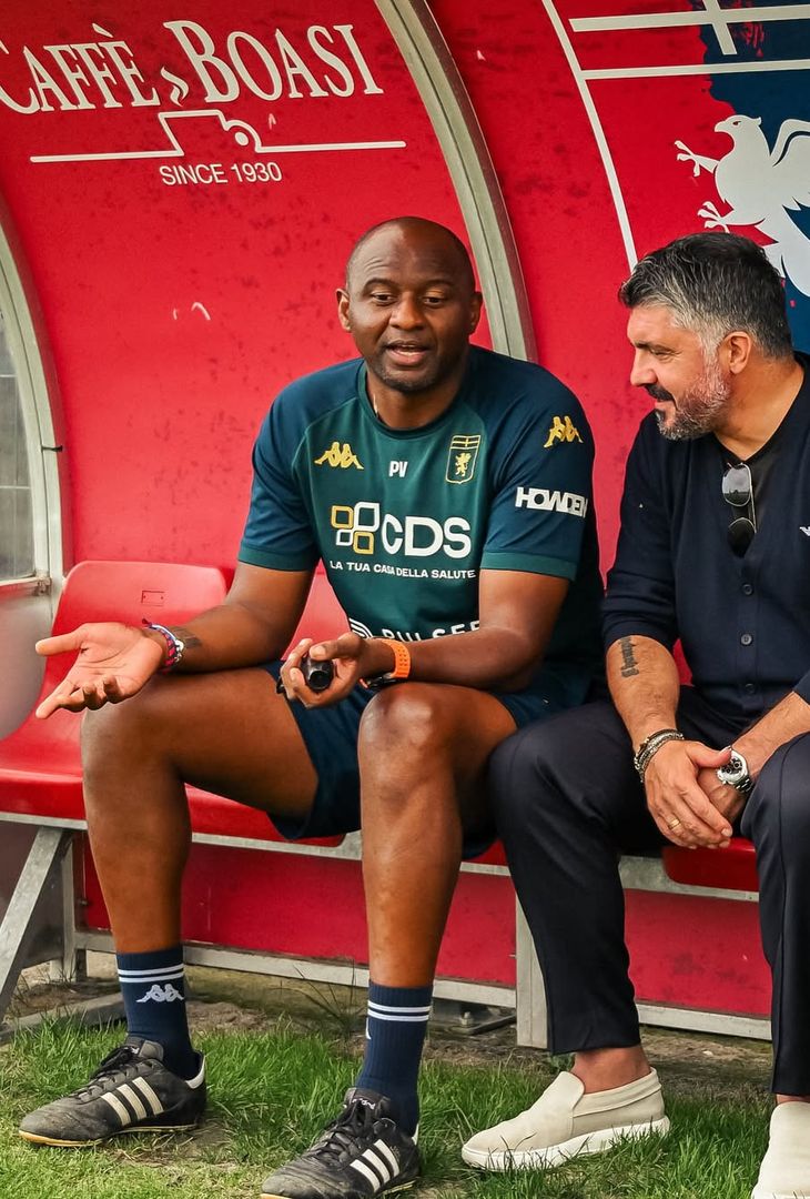 Nella giornata odierna (martedì 16 settembre 2025), Gennaro Gattuso, commissario tecnico della nazionale italiana, è stato ospite al Centro Sportivo Signorini di Pegli, struttura in cui svolge i propri allenamenti il Genoa di Patrick Vieira. Il ct azzurro, reduce da due prime uscite vittoriose contro Estonia (5-0) e Israele (4-5), ha supervisionato (come dimostrano le seguenti foto pubblicate dal club ligure via Instagram) la seduta odierna del Grifone.