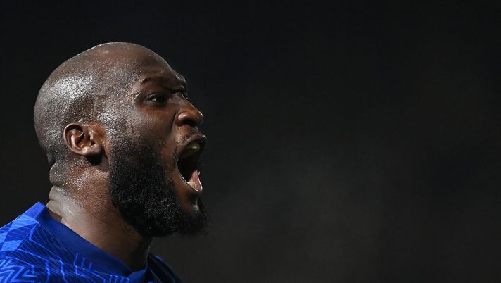 LUTON, ENGLAND - MARCH 02: Romelu Lukaku of Chelsea celebrates after scoring their team's third goal during the Emirates FA Cup Fifth Round match between Luton Town and Chelsea at Kenilworth Road on March 02, 2022 in Luton, England. (Photo by Michael Regan/Getty Images) “Lukaku al Napoli, ci siamo! Accordo tra i club” - immagine 1