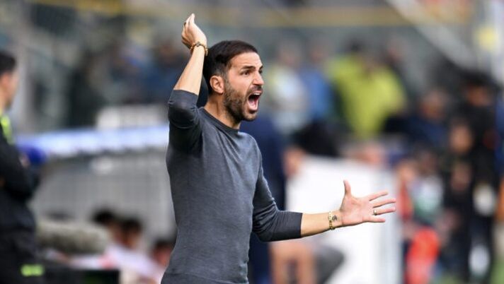 PARMA, ITALY - OCTOBER 25: Cesc Fabregas, Head Coach of Como 1907, reacts during the Serie A match between Parma Calcio 1913 and Como 1907 at Stadio Ennio Tardini on October 25, 2025 in Parma, Italy. (Photo by Alessandro Sabattini/Getty Images) Fabregas: “In quasi otto mesi perso solo tre partite! Sul Como temuto e i clean sheet dico questo” - immagine 1