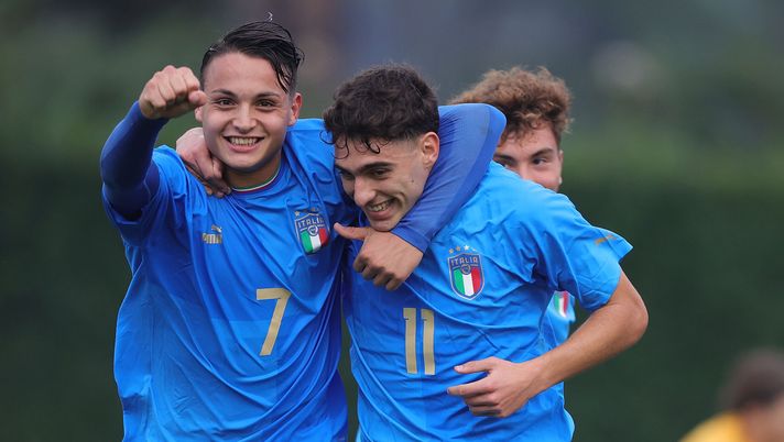 FLORENCE, ITALY - NOVEMBER 16: Luis Hasa of Italy U19 celebrates after scoring a goal the friendly match between Italy U19 and Hungary U19 at Centro Tecnico Federale di Coverciano on November 16, 2022 in Florence, Italy. (Photo by Gabriele Maltinti/Getty Images) italia under 10 hasa