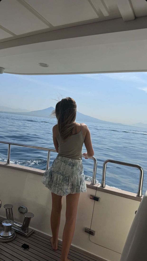Zielinski torna a Napoli per un weekend: relax al mare con la famiglia- immagine 2
