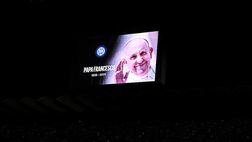 Inter-Milan, a San Siro commozione per l’omaggio del club nerazzurro al Papa