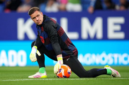 Marc-André Ter Stegen del FC Barcellona si riscalda prima della partita di LaLiga tra RCD Espanyol e FC Barcellona allo stadio RCDE il 15 maggio 2025 a Barcellona, Spagna. (Foto di Alex Caparros/Getty Images) Barcellona, Ter Stegen verso il rientro ma per il club resta il problema fair play- immagine 2