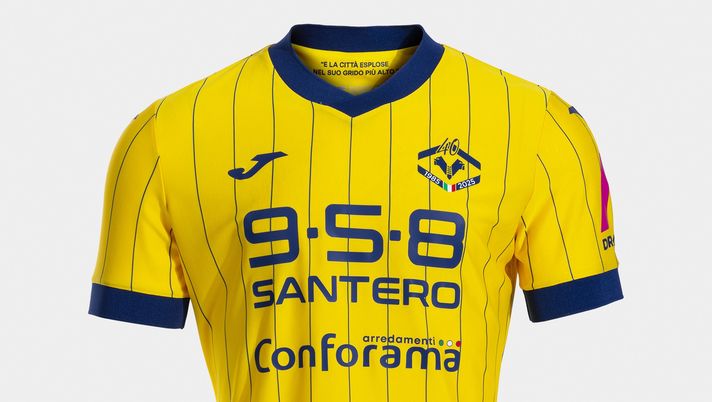 Verona, ecco la divisa celebrativa per i 40 anni dello scudetto - immagine 1
