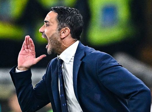 GENOA, ITALY - OCTOBER 31: Raffaele Palladino, head coach of Fiorentina, reacts during the Serie A match between Genoa and Fiorentina at Stadio Luigi Ferraris on October 31, 2024 in Genoa, Italy. (Photo by Simone Arveda/Getty Images) La Fiorentina B a Breslavia non ci arriva. Basterà arrivare a gennaio: lì capiremo- immagine 2