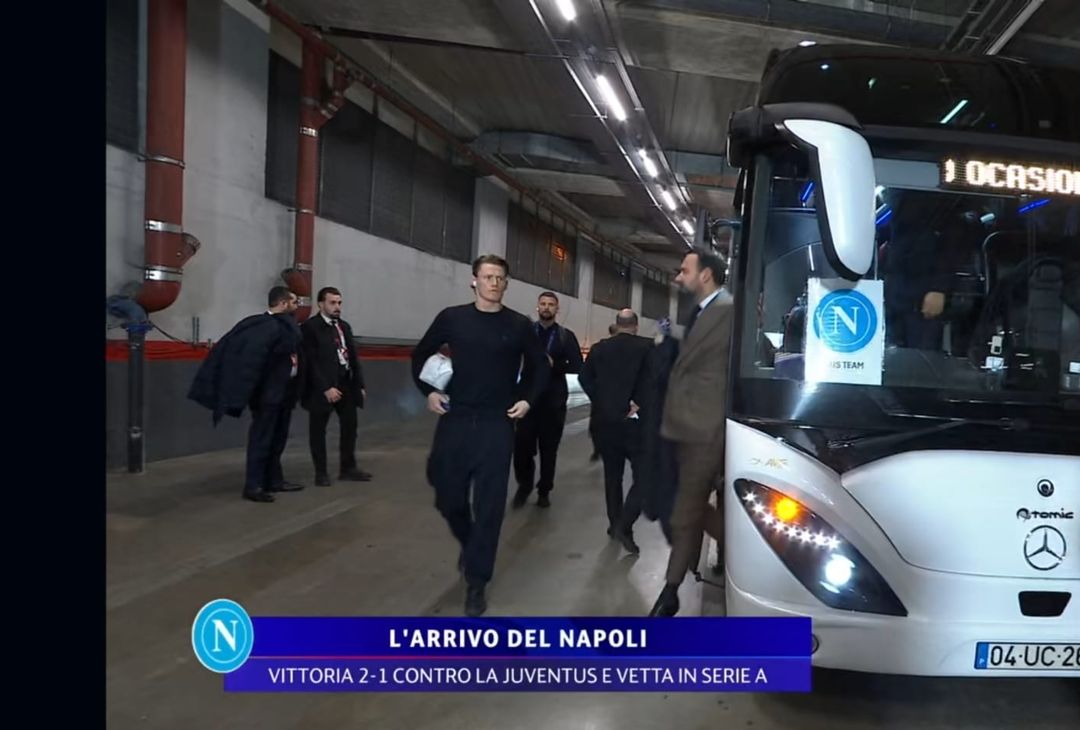 Gli azzurri sbarcano al Da Luz! L’arrivo e la ricognizione del Napoli – FOTOGALLERY - immagine 2