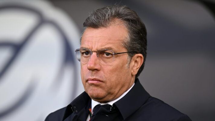 VENICE, ITALY - MAY 25: Cristiano Giuntoli, Managing Director of Football of Juventus, looks on prior to the Serie A match between Venezia and Juventus at Stadio Pier Luigi Penzo on May 25, 2025 in Venice, Italy. (Photo by Alessandro Sabattini/Getty Images) Giuntoli: “Per il Mondiale rientrano Kostic e Rugani! Per Veiga, Kolo Muani e Tudor…” - immagine 1