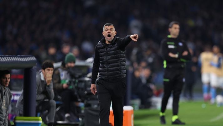NAPLES, ITALY - MARCH 30:  Head coach AC Milan Sergio Conceicao reacts during the Serie A match between Napoli and AC Milan at Stadio Diego Armando Maradona on March 30, 2025 in Naples, Italy. (Photo by Claudio Villa/AC Milan via Getty Images)  napoli-milan-conceicao-dichiarazioni-dallara-diretta-live-risultato-tv-dazn-serie-a-jovic-leao