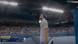 VIDEO / Medvedev, scenata surreale: fotografo in campo sul match point e lui…
