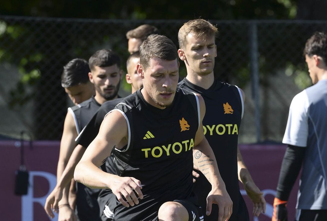 Roma, secondo giorno di ritiro. L’allenamento a Trigoria – FOTO GALLERY - immagine 31