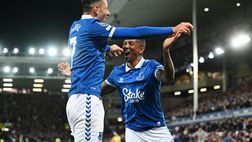 Everton, altri due derby per Young: sfiderà i Reds anche nella prossima stagione