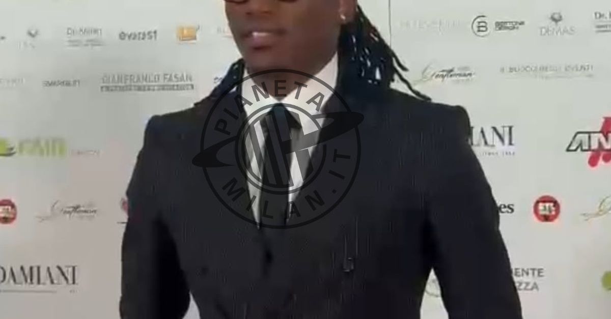 Milan, premio ‘Gentleman’: ecco l’arrivo di Leao | VIDEO