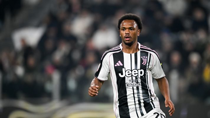 TURIN, ITALY - DECEMBER 02: Lois Openda of Juventus looks on during the Coppa Italia match between Juventus and Udinese at Allianz Stadium on December 02, 2025 in Turin, Italy. (Photo by Daniele Badolato - Juventus FC/Juventus FC via Getty Images) Juventus, Openda: scatta la maxi-clausola per il riscatto - immagine 1