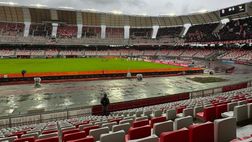 Bari, i tifosi a Luigi De Laurentiis “Non ti vogliamo”: e lui “Andatevene via…”
