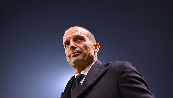 PARMA, ITALY - NOVEMBER 08: Massimiliano Allegri, Head Coach of AC Milan, looks on prior to the Serie A match between Parma Calcio 1913 and AC Milan at Stadio Ennio Tardini on November 08, 2025 in Parma, Italy. (Photo by Alessandro Sabattini/Getty Images) parma-milan-tardini-massimiliano-allegri-ultima-ora-dazn-sky-diretta-live-parole-post-partita-dichiarazioni