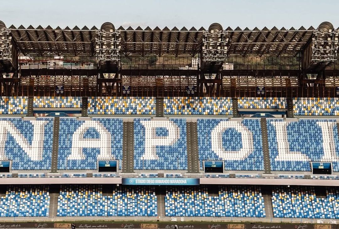 Circa un'ora separa Napoli-Pisa dal suo fischio d'inizio. In programma alle 20:45, la gara è valevole per la 4ª giornata del campionato 2025/26 di Serie A. Ad ospitare tale scontro sarà lo Stadio Diego Armando Maradona, di cui l'admin dei social azzurri ha pubblicato una serie di scatti sul proprio account Instagram.