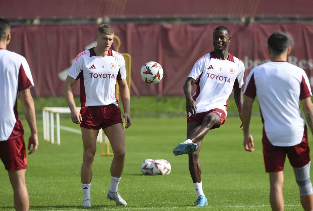 Roma, l’allenamento a Trigoria in vista della Dinamo Kiev – FOTO GALLERY - immagine 15