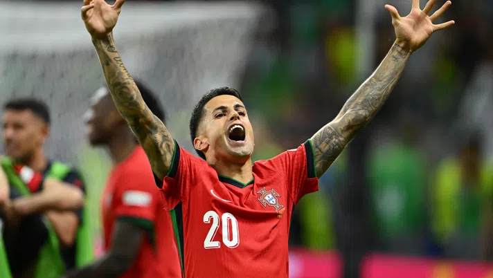 La Stampa: “Cancelo, clamoroso ritorno? Mendes lo propone anche all’Inter: i dettagli” - immagine 1