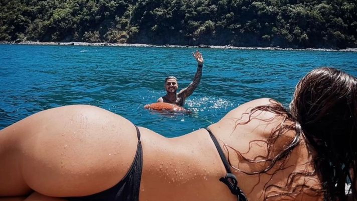 Modella accusa Icardi di scriverle in privato, Mauro pubblica il video ricevuto: “Smettete di…” Modella accusa Icardi di scriverle in privato, Mauro pubblica il video ricevuto: “Smettete di…” - immagine 1