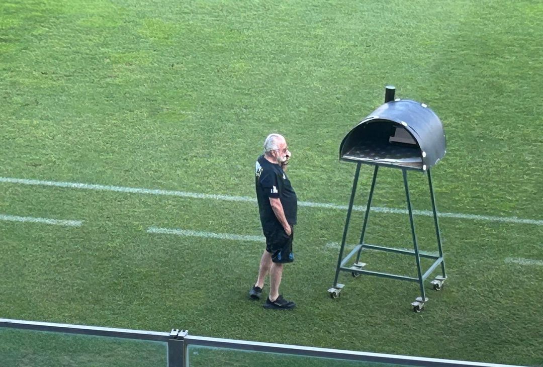 GALLERY ADL al telefono, i tifosi urlano: “Grande presidente! Prendi Lukaku!” - immagine 3