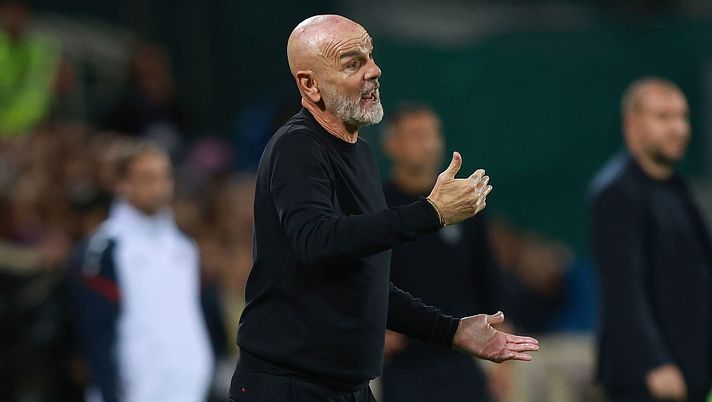 FLORENCE, ITALY - OCTOBER 26: Head coach Stefano Pioli manager of ACF Fiorentina reacts during the Serie A match between ACF Fiorentina and Bologna FC 1909 at Artemio Franchi on October 26, 2025 in Florence, Italy. (Photo by Gabriele Maltinti/Getty Images) Pioli ritrova l’Inter: i suoi precedenti contro i nerazzurri da tecnico del Milan - immagine 1