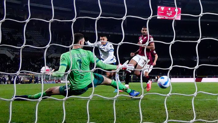 Torino-Inter, i precedenti: la scorsa stagione Sanchez pareggiò i conti al 93′- immagine 2