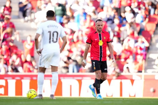 MALLORCA, SPAGNA - 04 APRILE: Vedat Muriqi del RCD Mallorca celebra aver segnato il secondo gol della sua squadra durante la partita di LaLiga EA Sports tra RCD Mallorca e Real Madrid CF allo Stadio Daredevil Son Moix il 04 aprile 2026 a Mallorca, Spagna. (Foto di Alex Caparros/Getty Images) Liga, Maiorca-Rayo Vallecano 3-0: Vedat Muriqi fa doppietta e sono 21 i gol in campionato- immagine 2