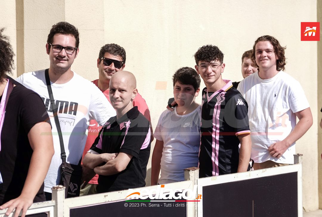 FOTO PALERMO: Liam Henderson incontra i tifosi allo Store Ufficiale (GALLERY) - immagine 5