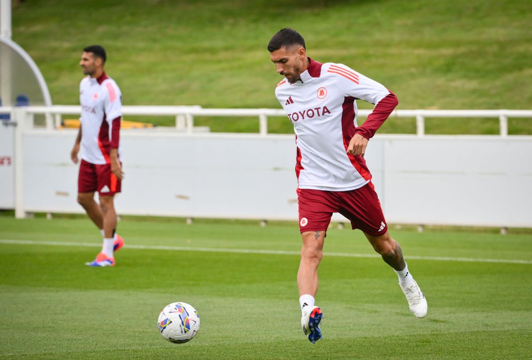 Ritiro Roma, Dovbyk scalda i motori: le indicazioni di De Rossi – FOTO GALLERY - immagine 33