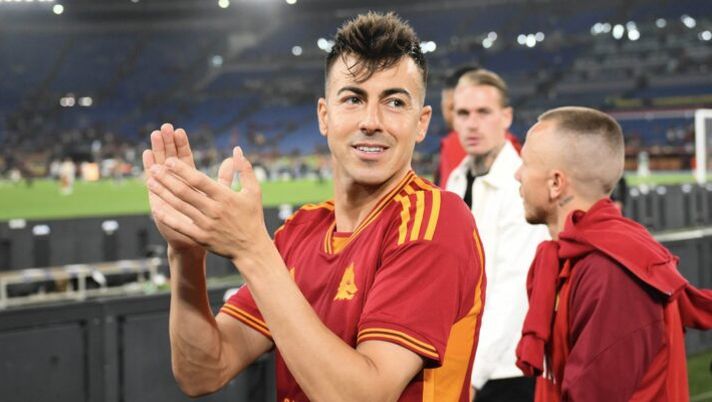 ROME, ITALY - MAY 19: AS Roma player Stephan El Shaarawy after the Serie A TIM match between AS Roma v Genoa CFC at Stadio Olimpico on May 19, 2024 in Rome, Italy. (Photo by Luciano Rossi/AS Roma via Getty Images) I voti per il fantacalcio: c’è un 4! La scelta su El Shaarawy, Laurienté, Toljan, Pinamonti e Cambiaghi - immagine 1
