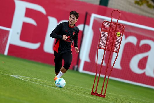 Ardon Jashari oggi aMilanello (Photo by Giuseppe Cottini/AC Milan via Getty Images)  Oggi a Milanello, Estupinan e Jashari in gruppo: tutte le foto