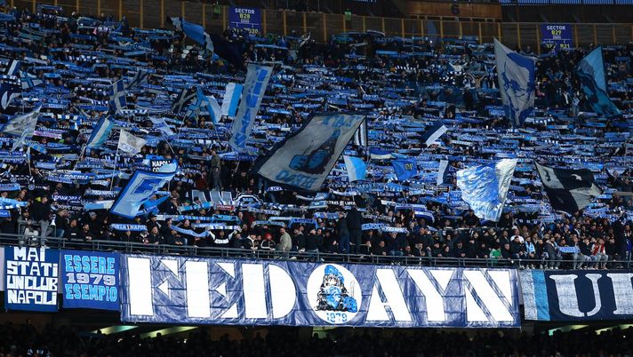 Napoli, tifoso sputa a Farris: 12.000 euro di multa al club di De Laurentiis - immagine 1
