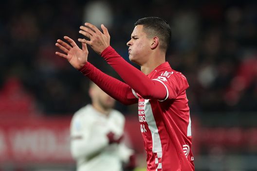 MONZA, ITALY - NOVEMBER 11: Valentin Carboni of AC Monza reacts after missed chance during the Serie A TIM match between AC Monza and Torino FC at U-Power Stadium on November 11, 2023 in Monza, Italy. (Photo by Emilio Andreoli/Getty Images) Palladino rivuole Carboni: nuova offensiva in vista, ma il prezzo non cambia- immagine 2