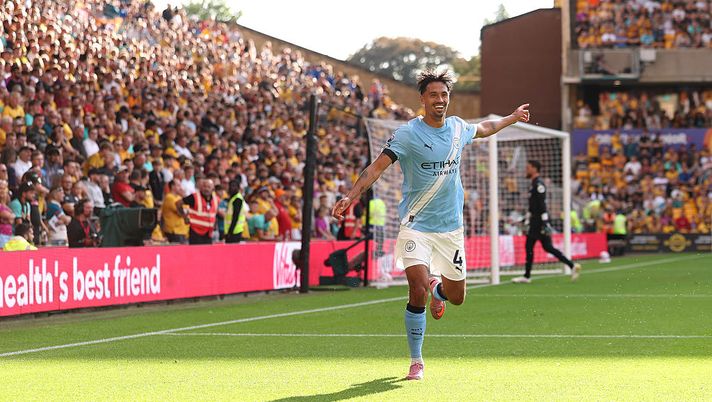 WOLVERHAMPTON, ENGLAND - AUGUST 16: Tijjani Reijnders of Manchester City celebrates scoring his sides second goal during the Premier League match between Wolverhampton Wanderers and Manchester City at Molineux on August 16, 2025 in Wolverhampton, England. (Photo by Alex Pantling/Getty Images) pep-guardiola-reijnders-uno-dei-migliori-acquisti-nella-storia-del-manchester-city-dichiarazioni-parole-ex-milan