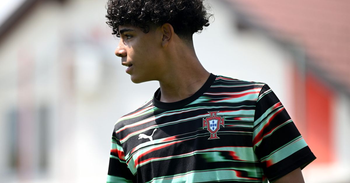 Minuto di follia per Cristiano Ronaldo Jr: sostituzione, proteste e ammonizione. Poi...