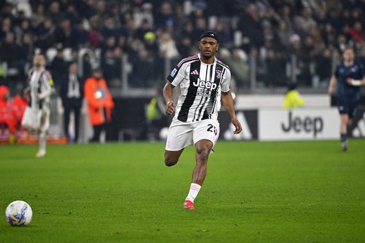 TURIN, ITALY - FEBRUARY 08: Lois Openda of Juventus controls the ball during the Serie A match between Juventus FC and SS Lazio at Juventus Stadium on February 08, 2026 in Turin, Italy. (Photo by Filippo Alfero - Juventus FC/Juventus FC via Getty Images)