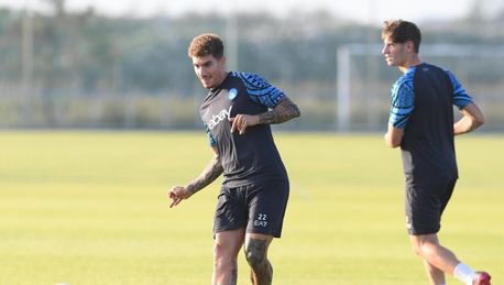 Il Napoli si è allenato in vista del Lecce: dalle foto pubblicate dal club si vede grande concentrazione tra i calciatori.