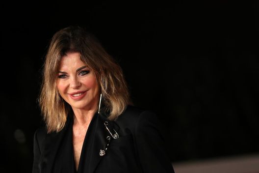 Alba Parietti e la sua nuova giovinezza: “C’è un ex calciatore che mi fa palpitare, è il mio sogno” Alba Parietti e la sua nuova giovinezza: “C’è un ex calciatore che mi fa palpitare, è il mio sogno” - immagine 1