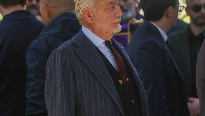 GERMOGLI PH 20 MARZO 2024 BAGNO A RIPOLI VIOLA PARK FIORENTINA CAMERA ARDENTE DEL DIRIGENTE SPORTIVO JOE BARONE NELLA FOTO DE LAURENTIS Cast Napoli: Italiano prende quota, Conference come biglietto da visita? - immagine 1