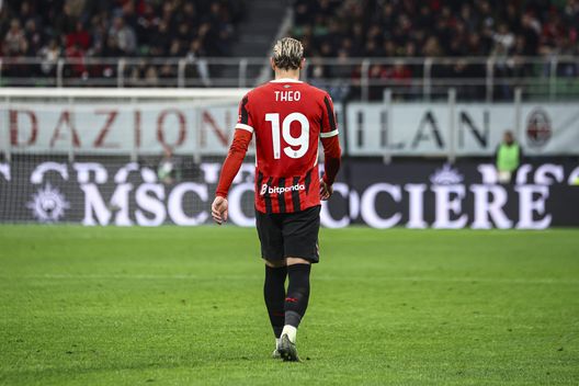 MILAN, ITALY - APRIL 20: Theo Hernandez of AC Milan shows his dejection during the Serie A match between AC Milan and Atalanta at Stadio Giuseppe Meazza on April 20, 2025 in Milan, Italy. (Photo by Giuseppe Cottini/AC Milan via Getty Images) Theo Hernandez Atletico
