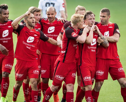 Sogndal, Norvegia - 20 maggio 2017: Giocatori del Brann esultano dopo il gol contro il Sogndal. (Foto di Trond Tandberg/Getty Images) Verso Brann-Salisburgo: conosciamo meglio la storia del club norvegese- immagine 2