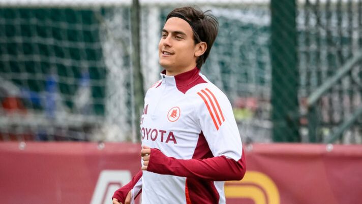 ROME, ITALY - JANUARY 03: AS Roma player Paulo Dybala during a training session at Centro Sportivo Fulvio Bernardini on January 03, 2025 in Rome, Italy. (Photo by Fabio Rossi/AS Roma via Getty Images) Roma, la probabile formazione con Dybala e Dovbyk: le ultime su El Shaarawy - immagine 1