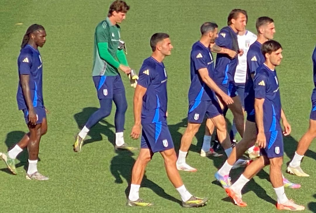 GALLERY VN – Kean e Ranieri in azzurro: tra autografi e colloqui con Spalletti - immagine 2